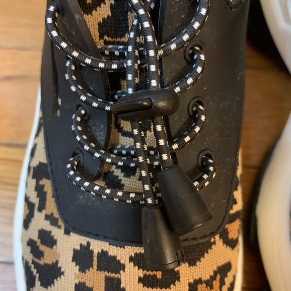 ❌️SOLD❌️Steve Madden Cheetah Print Sneakers like new size 5.5 - Picture 5 of 5